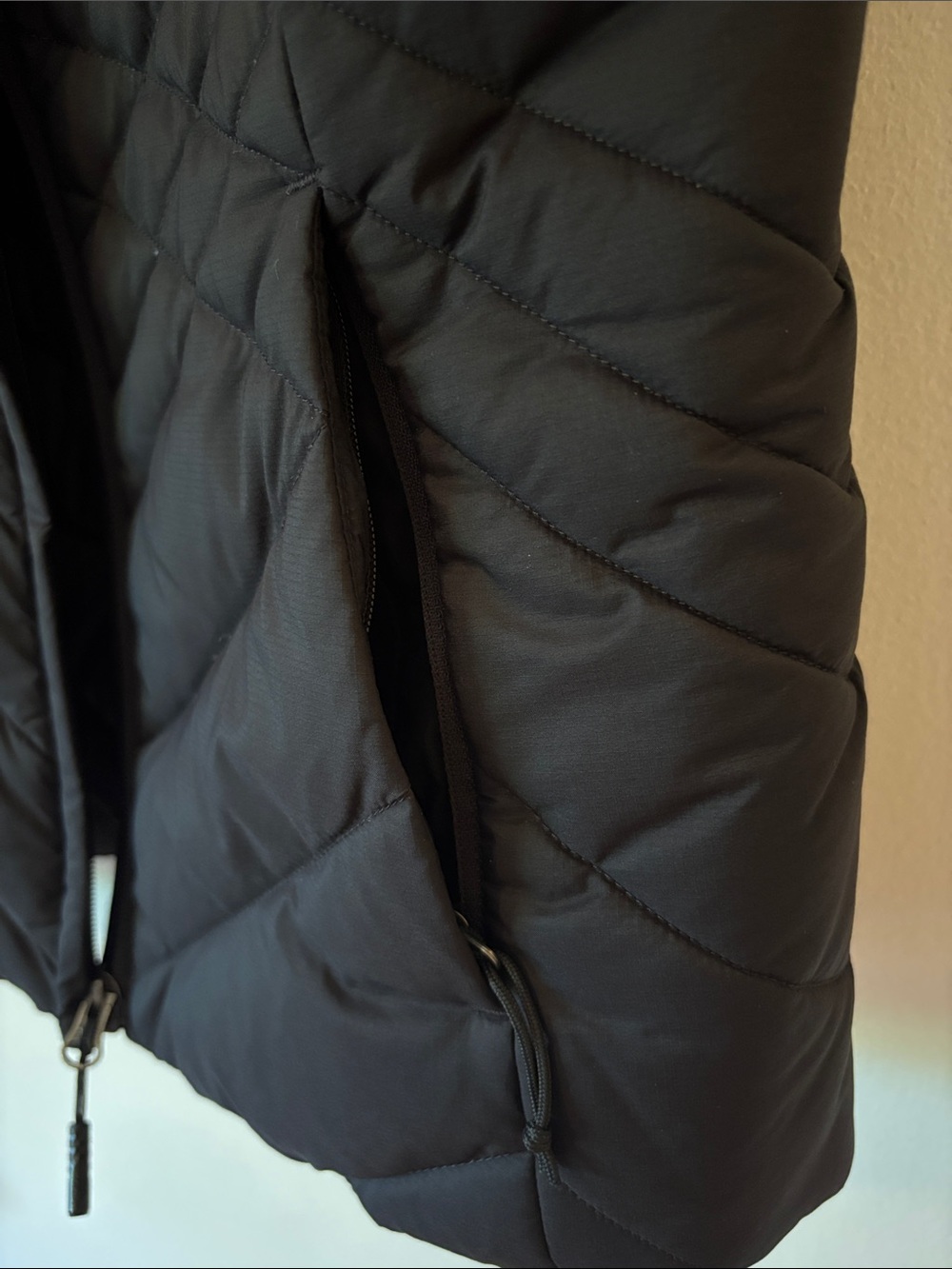 The North Face - 550 Down fill Women's Black Quilted Insulated Vest NWOT - Picture 8 of 10